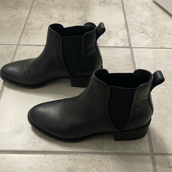 Steve Madden Women’s Booties Size 7 - Picture 1 of 5